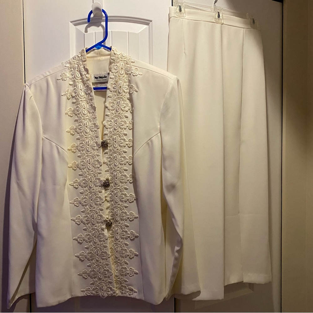 “Mother of the bride” Skirt Suit